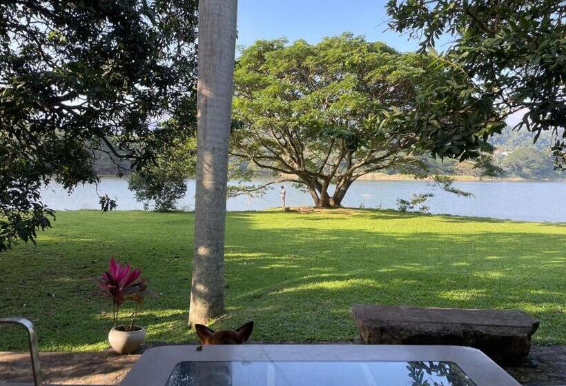 ホテル Mountbatten S Officers Mess Kandy