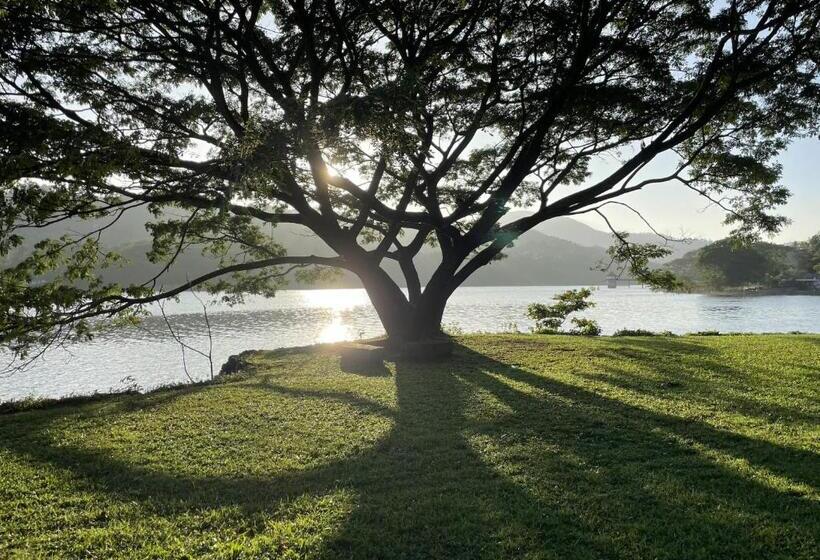 ホテル Mountbatten S Officers Mess Kandy