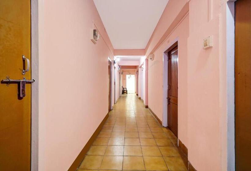 Отель Oyo Ayushi