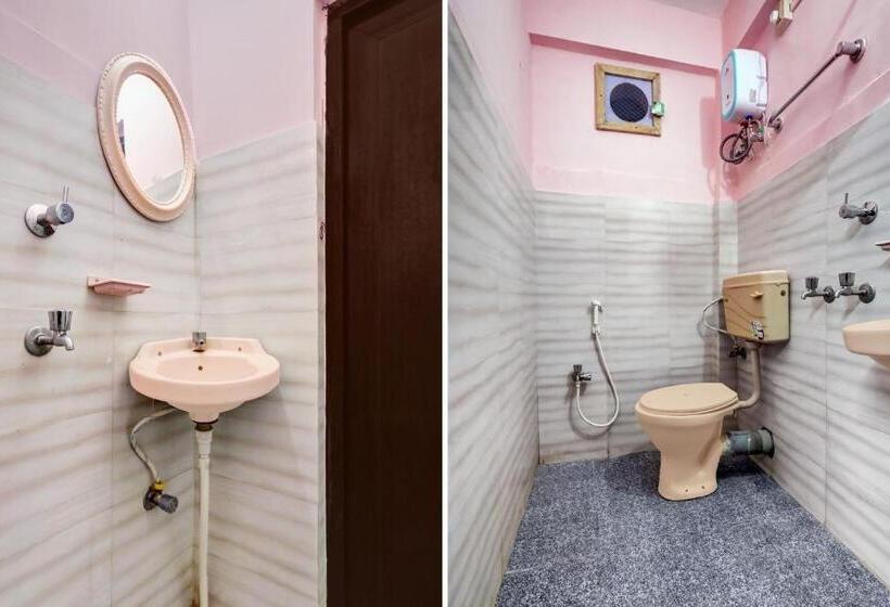 Отель Oyo Ayushi