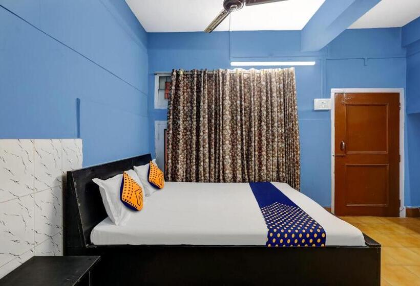 Отель Oyo Ayushi