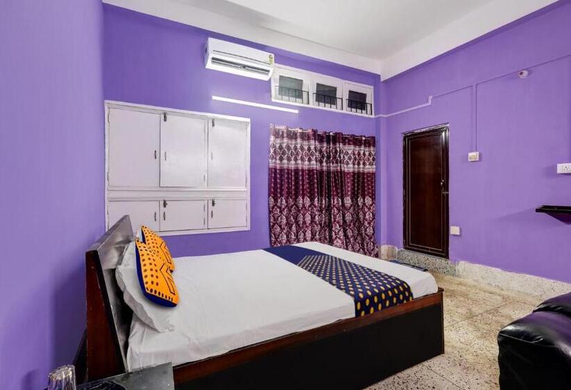 Отель Oyo Ayushi