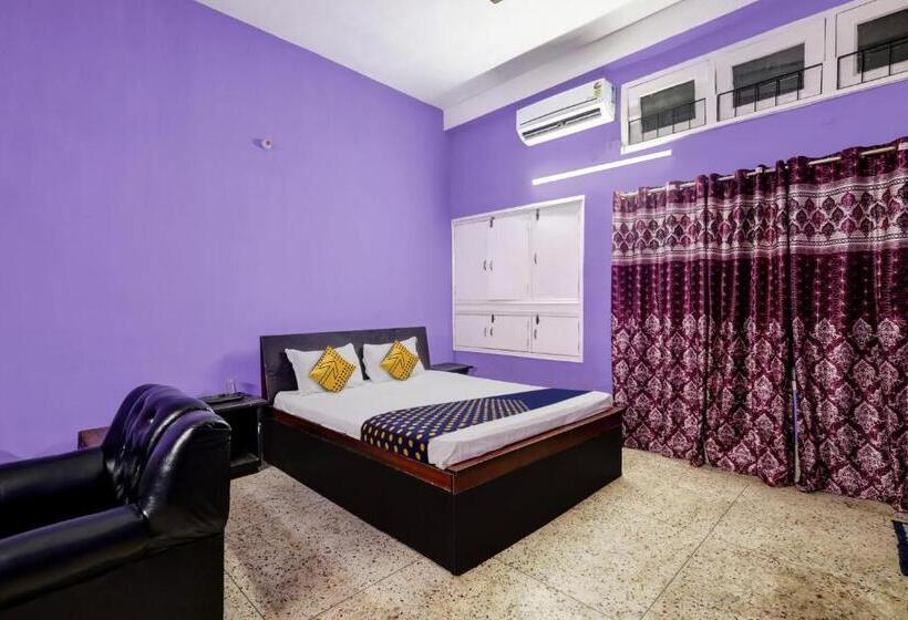 Отель Oyo Ayushi