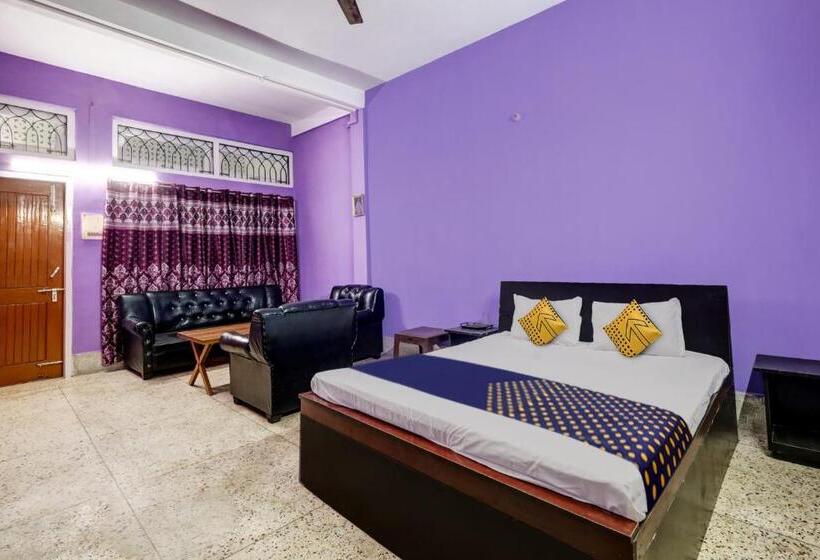 Отель Oyo Ayushi