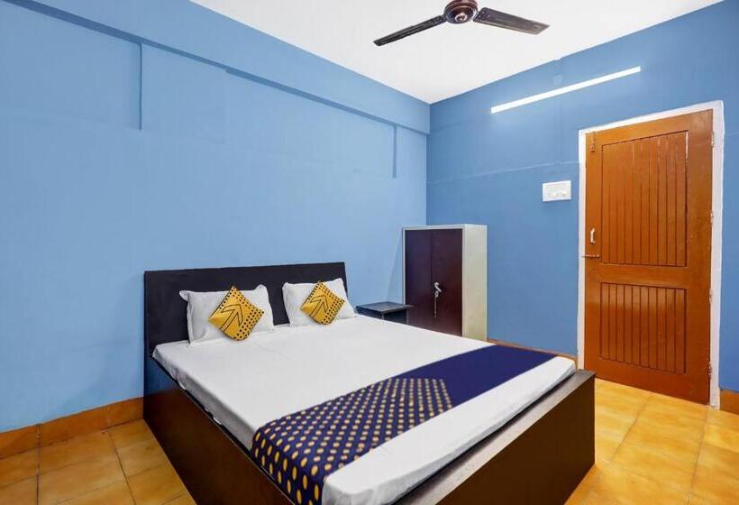 Отель Oyo Ayushi