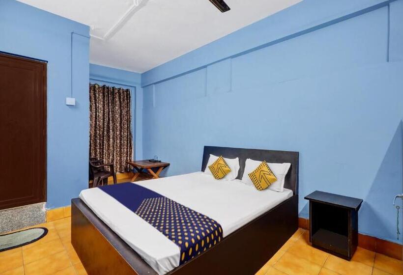 Отель Oyo Ayushi