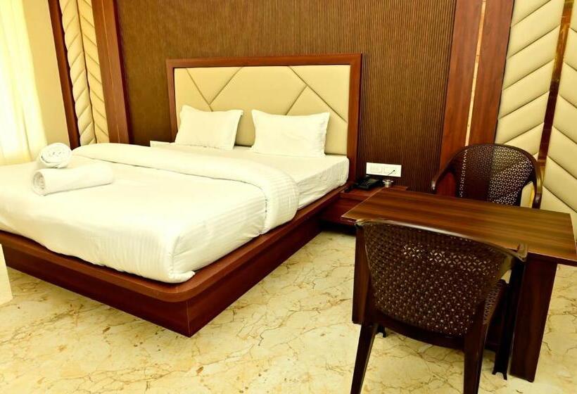 בית מלון כפרי Downtown Pr Groups Raashi Residency