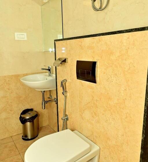 בית מלון כפרי Downtown Pr Groups Raashi Residency