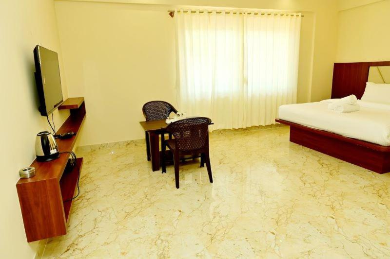 בית מלון כפרי Downtown Pr Groups Raashi Residency