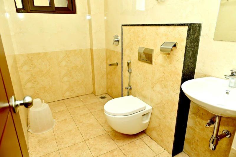 בית מלון כפרי Downtown Pr Groups Raashi Residency