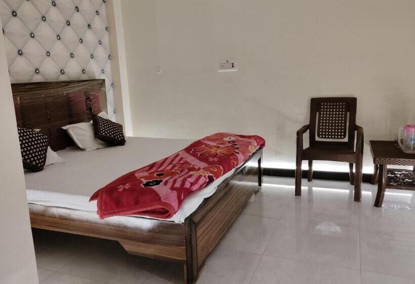 ホテル Pushpa Home Stay