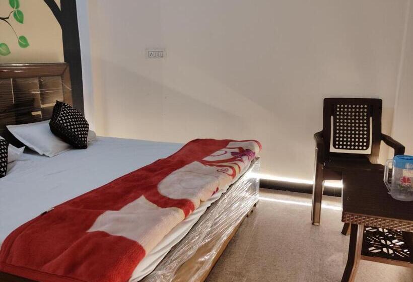 ホテル Pushpa Home Stay