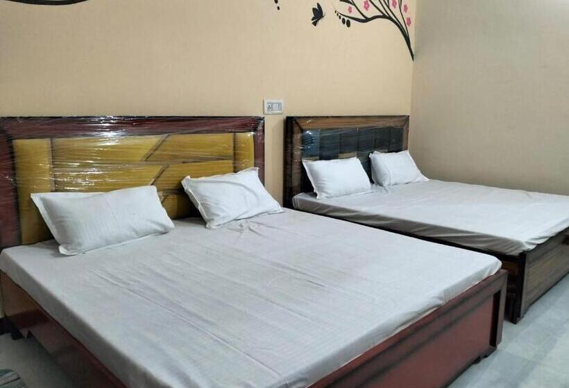 ホテル Pushpa Home Stay