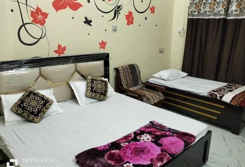 ホテル Pushpa Home Stay