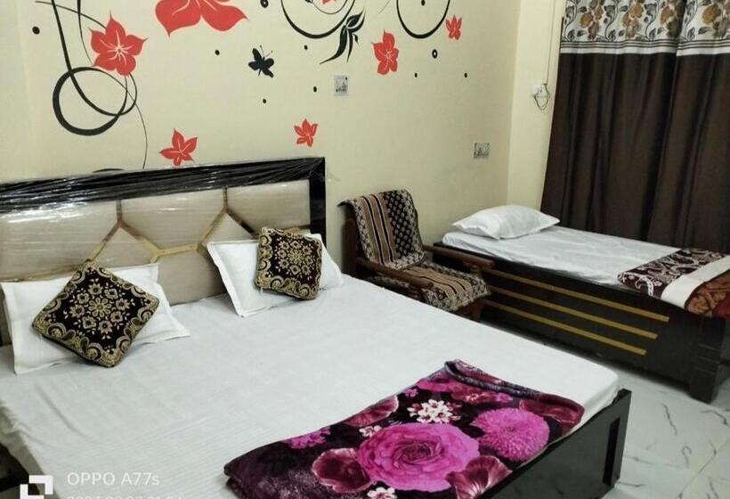 ホテル Pushpa Home Stay