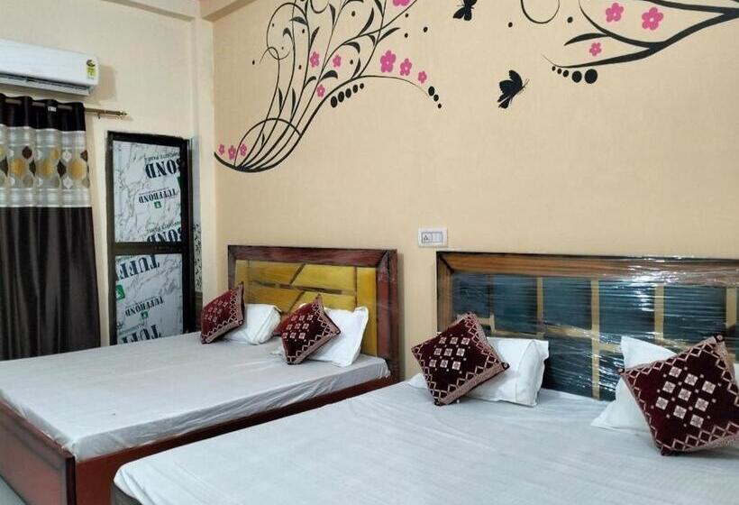 ホテル Pushpa Home Stay