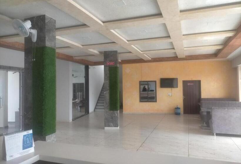 בית מלון כפרי Shreeradhepalace