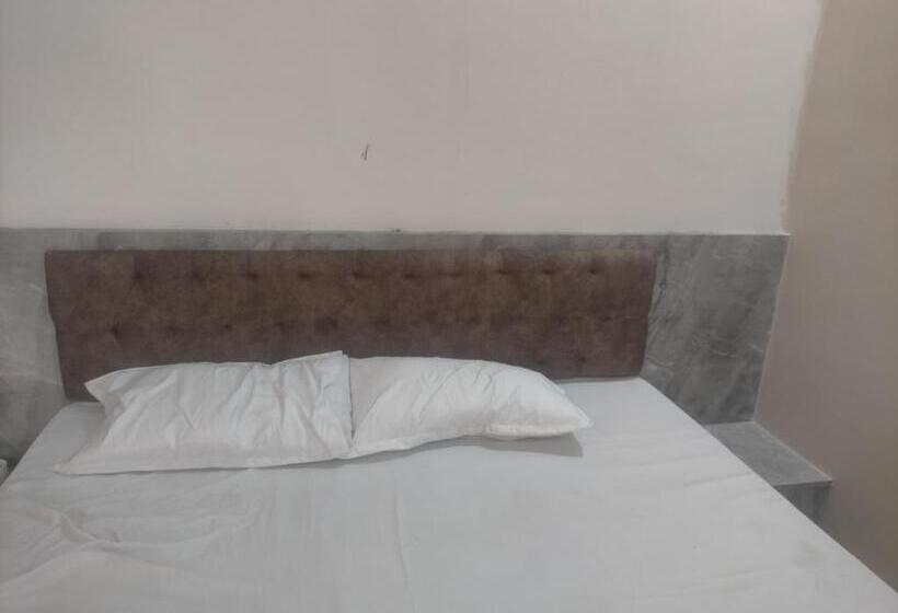 בית מלון כפרי Shreeradhepalace