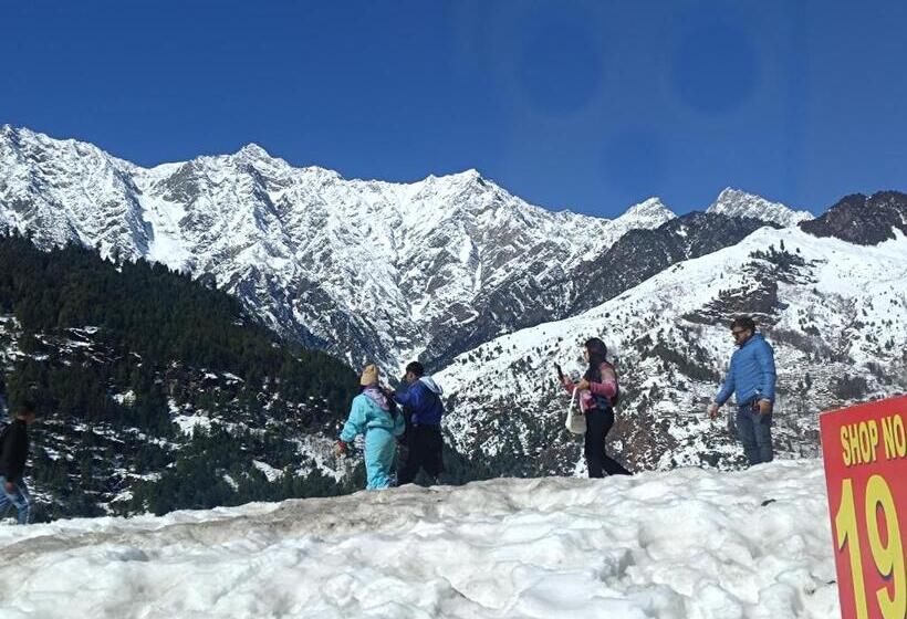 ホテル Hidden Chalet Nainital Near Mall Road   Luxury Room   Excellent Customer Service