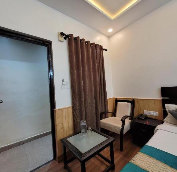 ホテル Hidden Chalet Nainital Near Mall Road   Luxury Room   Excellent Customer Service