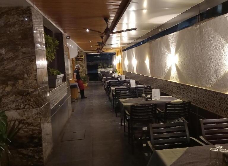 ホテル Ratna Regency