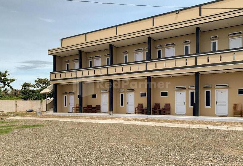 ホテル Reddoorz @ Pantai Sayangheulang