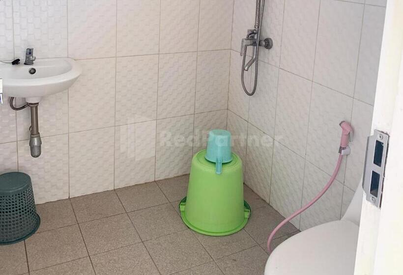 ホテル Reddoorz @ Pantai Sayangheulang