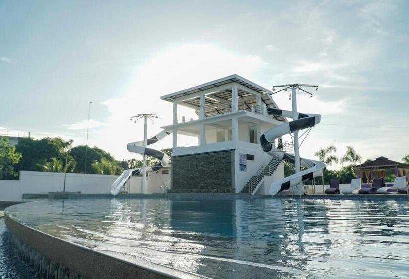 فندق The Blessed Purple Bamboo Beach Resort