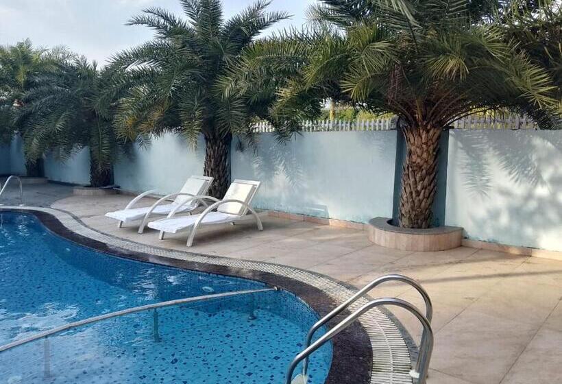 בית מלון כפרי The Farmerian Resort