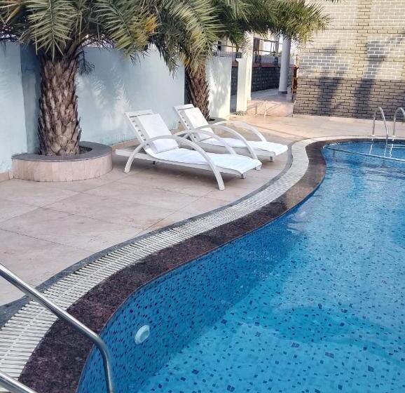 בית מלון כפרי The Farmerian Resort