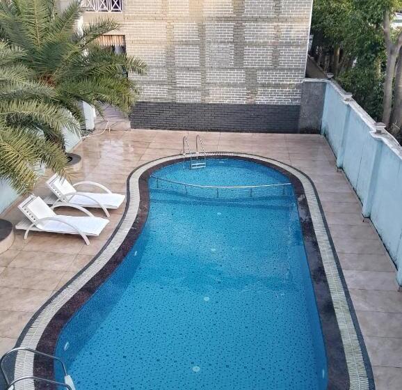 בית מלון כפרי The Farmerian Resort