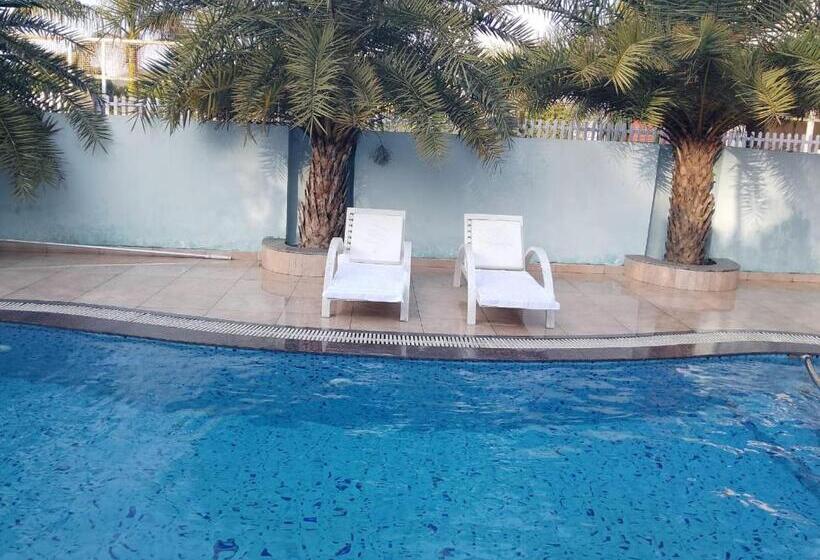 בית מלון כפרי The Farmerian Resort