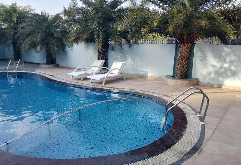 בית מלון כפרי The Farmerian Resort