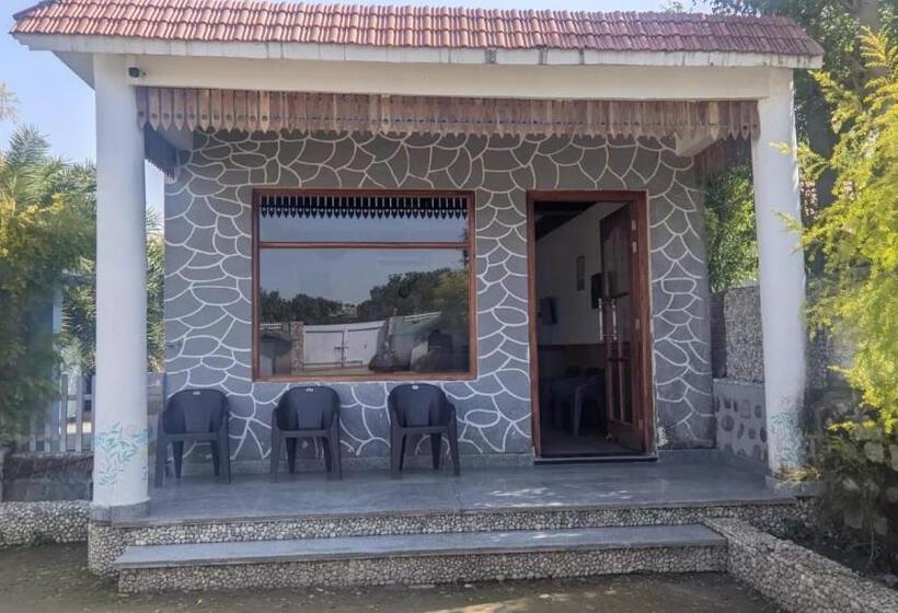 בית מלון כפרי The Farmerian Resort