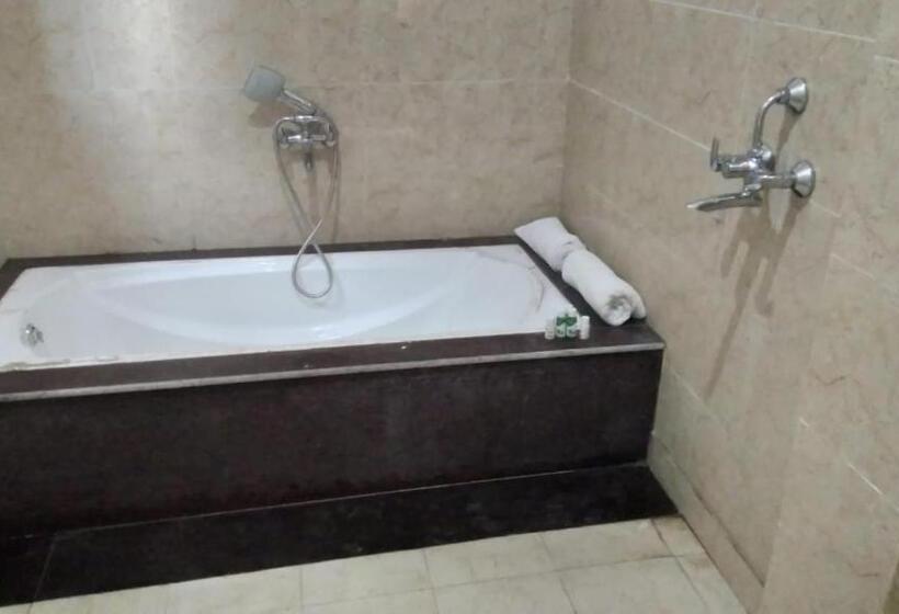 בית מלון כפרי The Farmerian Resort