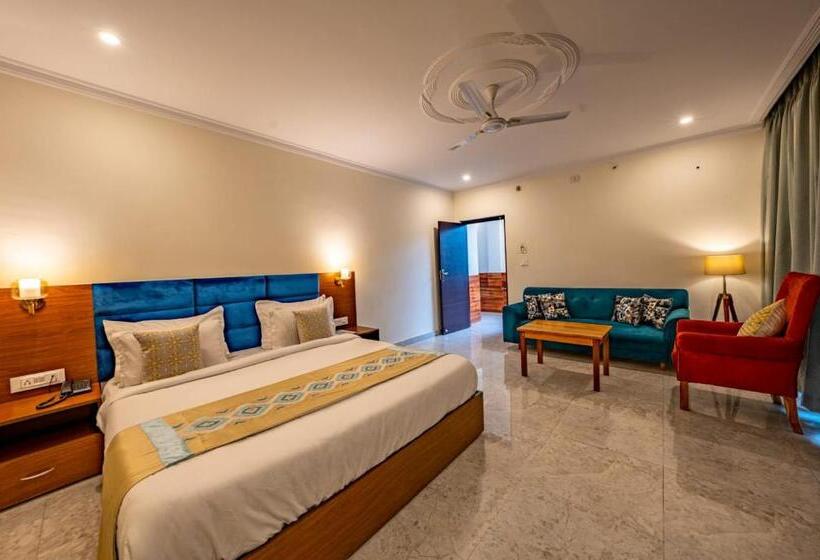 בית מלון כפרי The Himalayan Stays Nainital