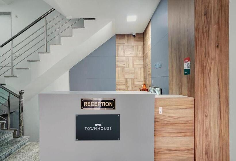 호텔 Townhouse 1124 Majesty Inn