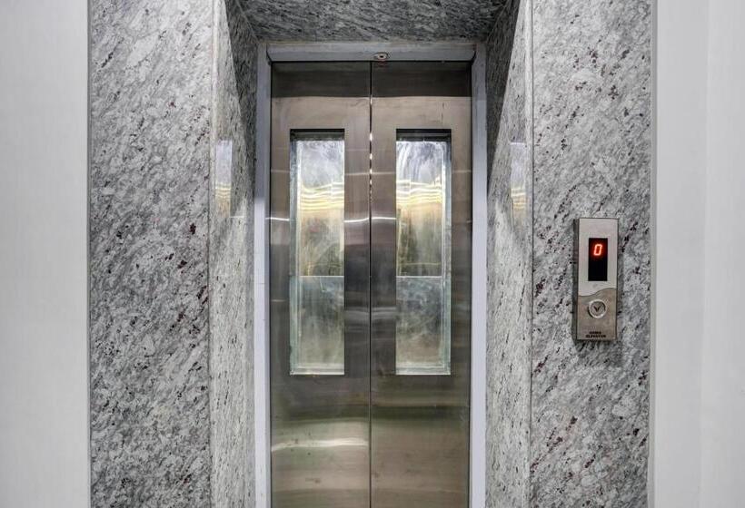 호텔 Townhouse 1124 Majesty Inn