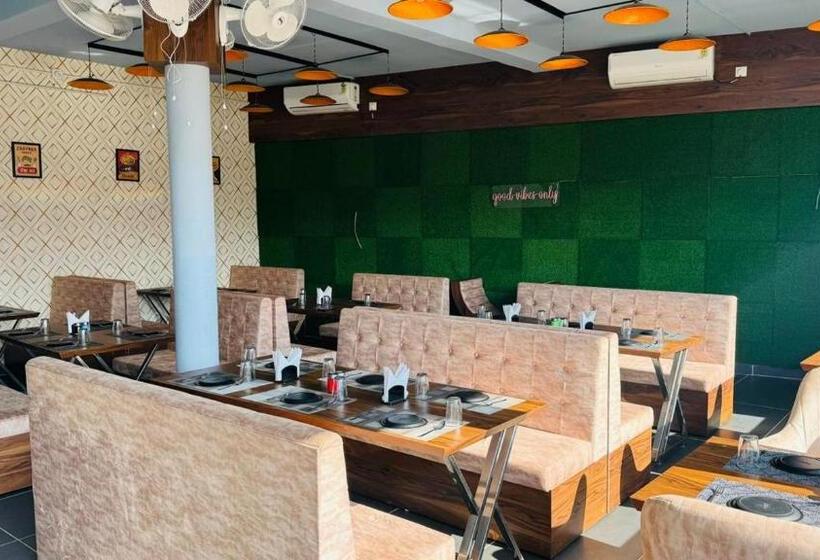 Отель Ved Vatika