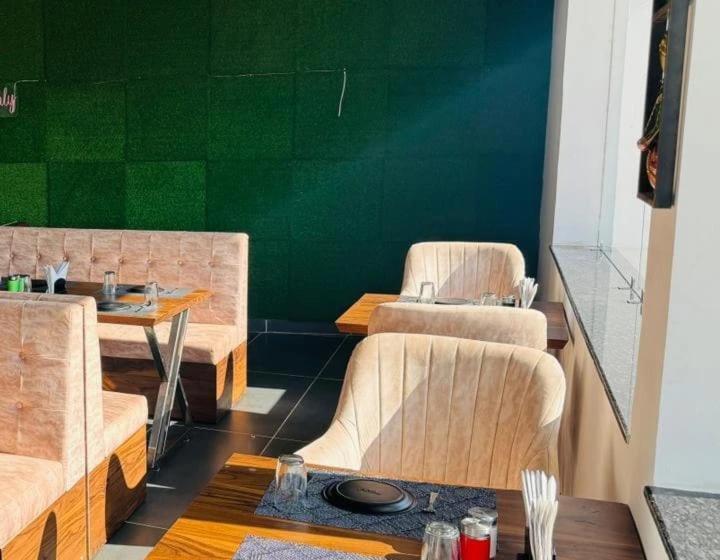 Отель Ved Vatika