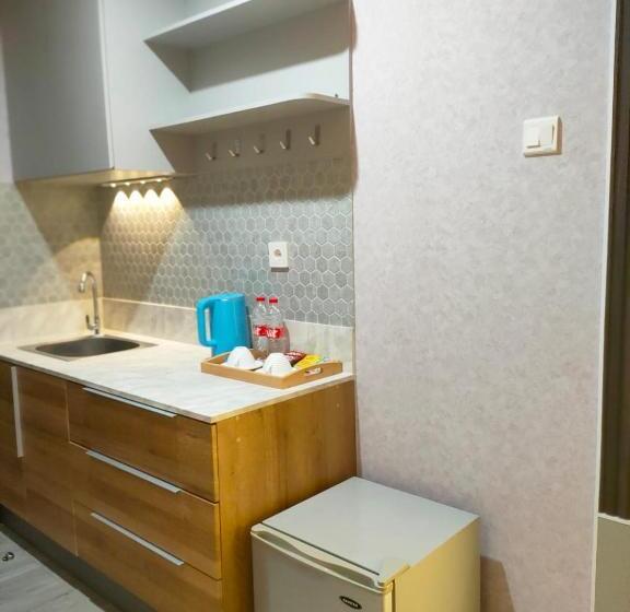 Newly Renovated Apartement @ Collins Boulevard