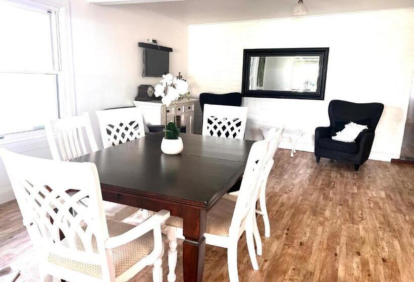 פנסיון 1880 Cottage