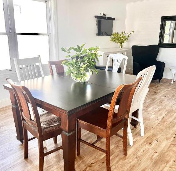 פנסיון 1880 Cottage