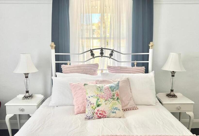 פנסיון 1880 Cottage