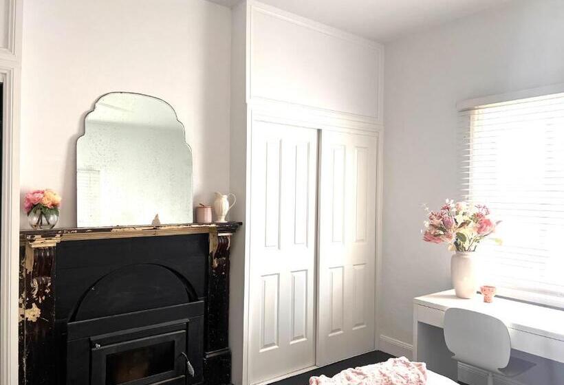 פנסיון 1880 Cottage