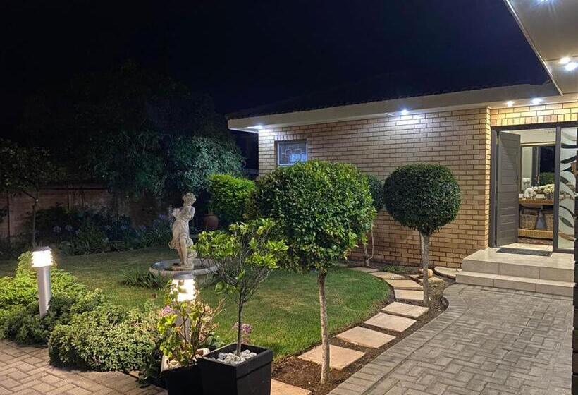 פנסיון Aquadel Accomodation