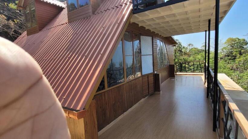 Пансион Cave Castle Panchalimedu