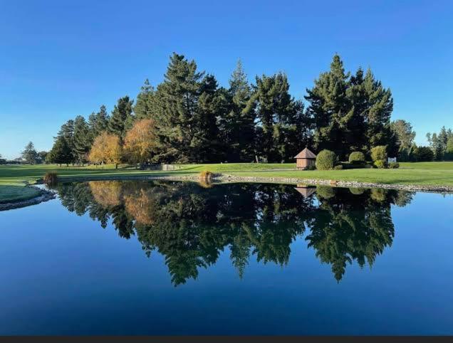 بنسيون Christchurch Airport Stop
