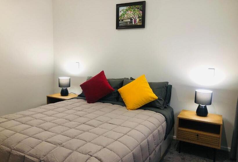 פנסיון Christchurch Airport Stop