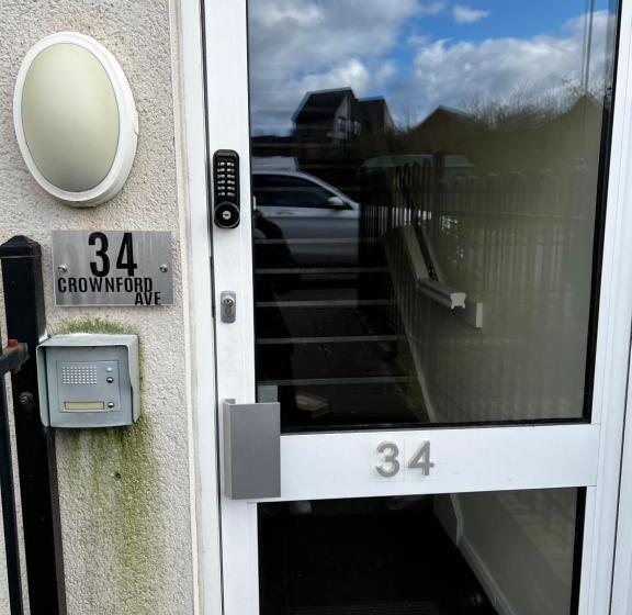 膳宿费 Crownford Guesthouse   Close To Hanley Centre And University